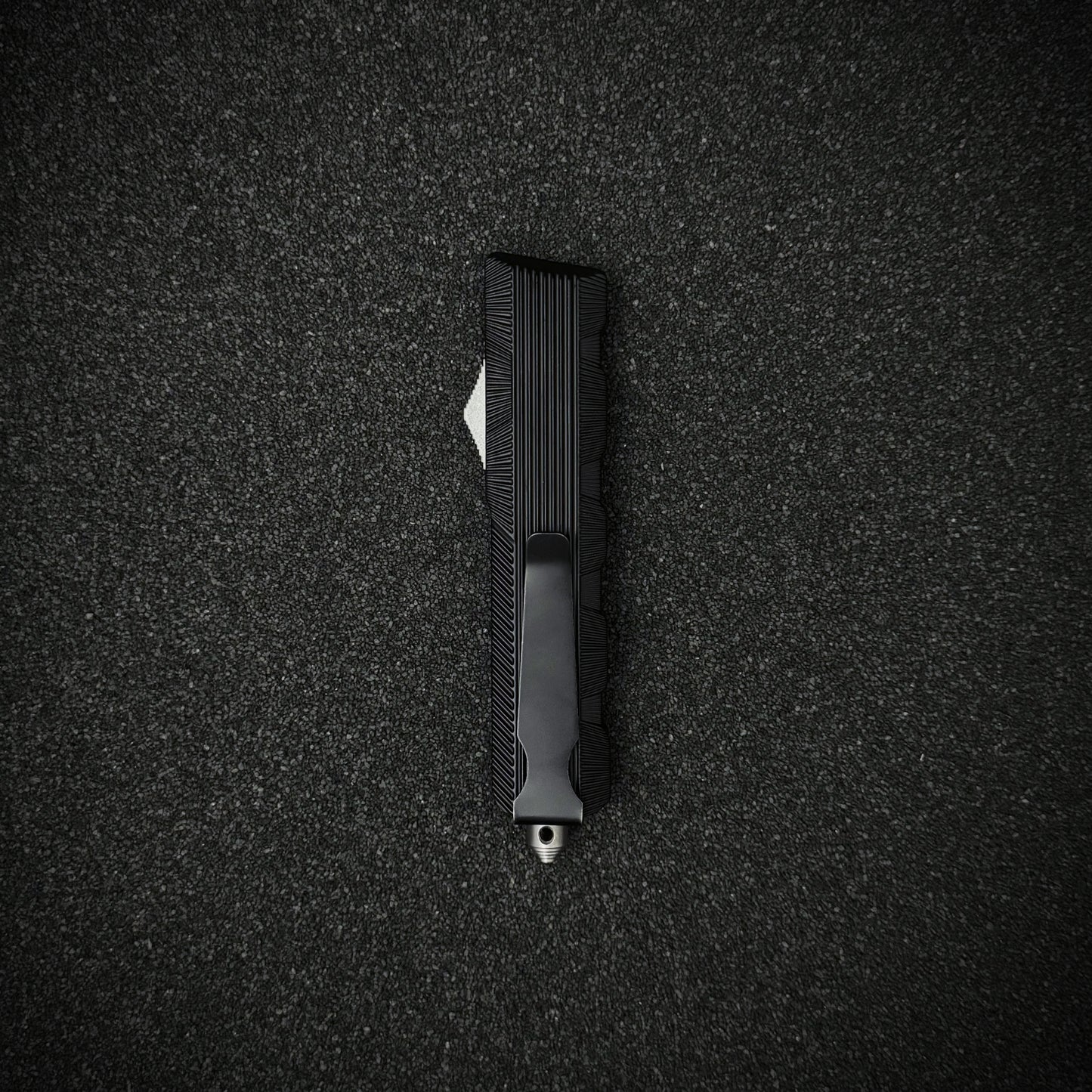 Liner Strike Knife – Sleek Double-Edged Blade | Slick Survival