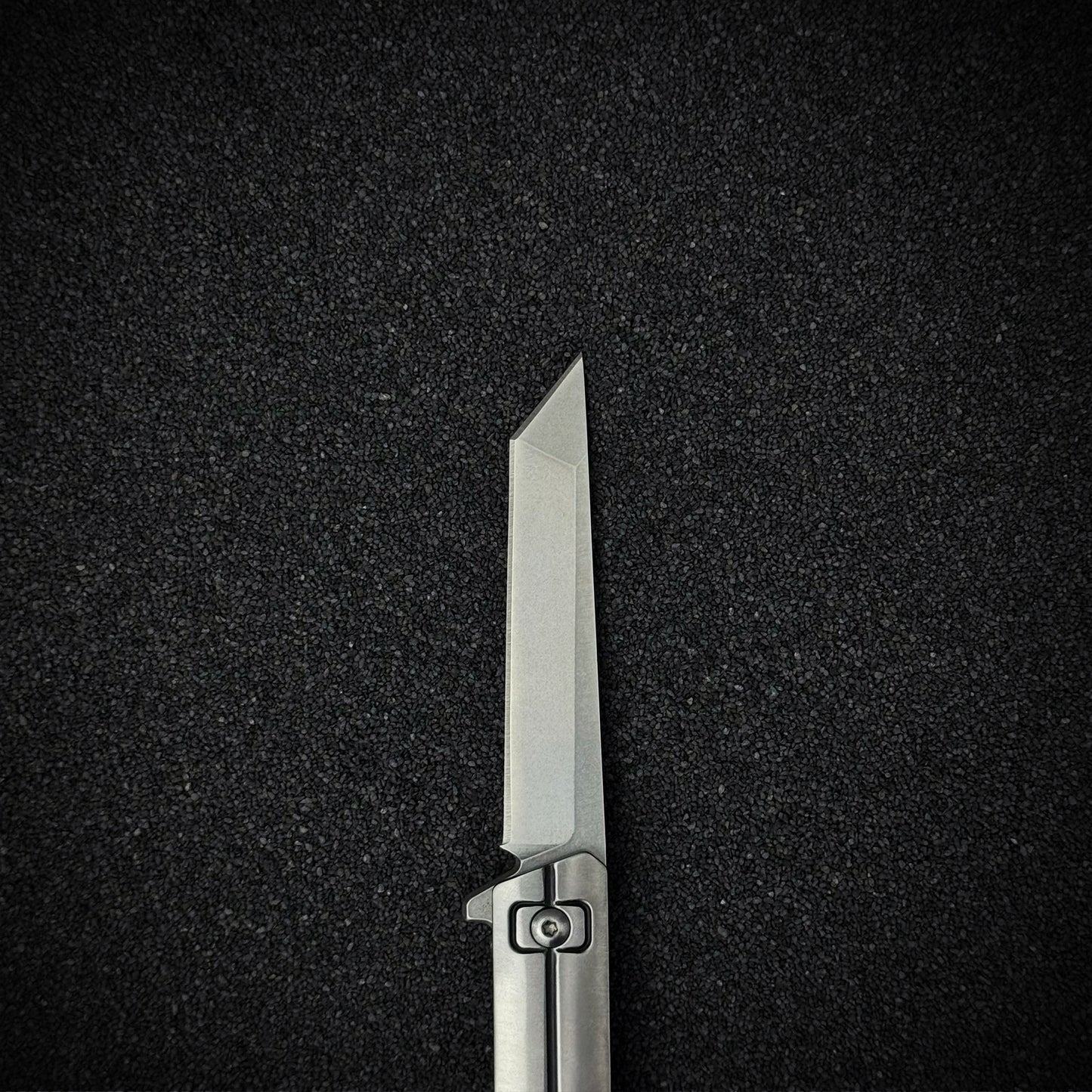 Razon Fang Knife | D2 Steel Blade with Rugged Elegance