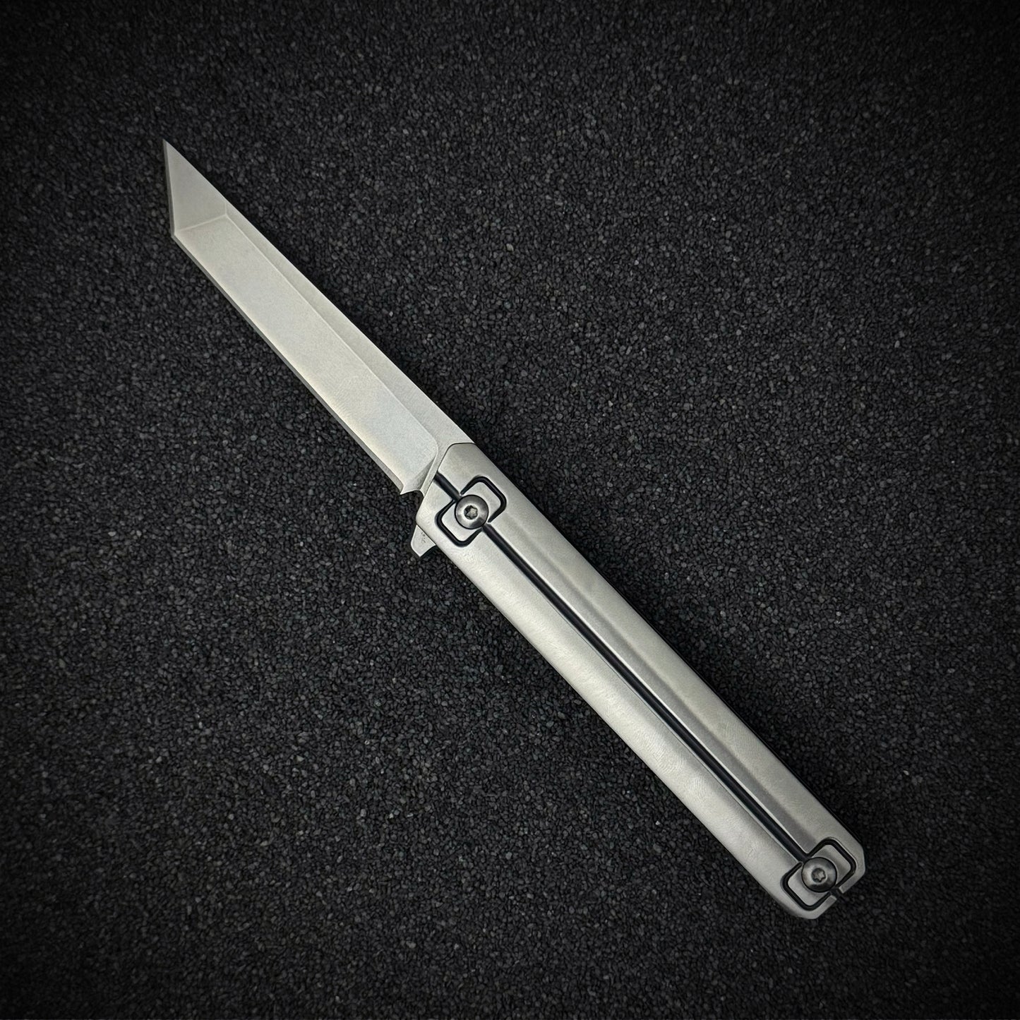 Razon Fang Knife | D2 Steel Blade with Rugged Elegance